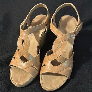 AEROSOLES Tan Wedge Shoes with Minimalist Design
